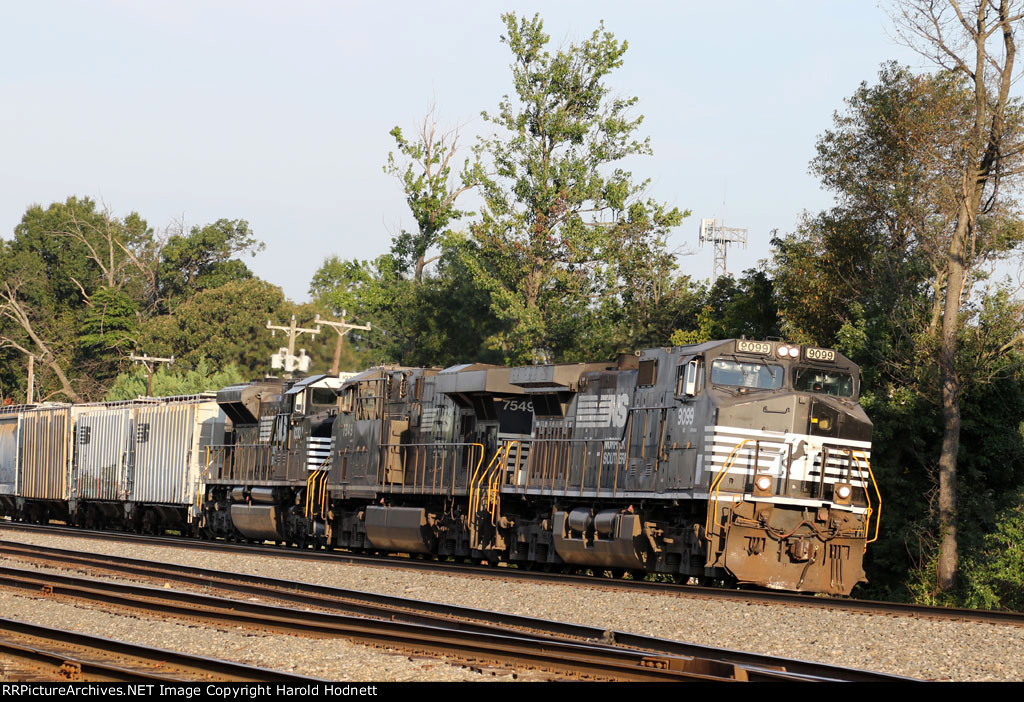 NS 9099 leads train 36Q towards the signals at Aycock